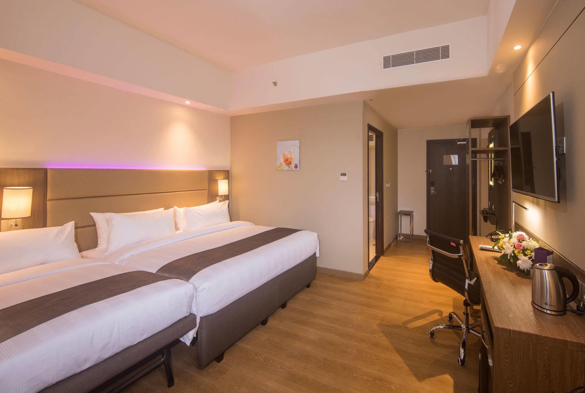 Bigland Hotel & Convention Sentul Bogor Extérieur photo